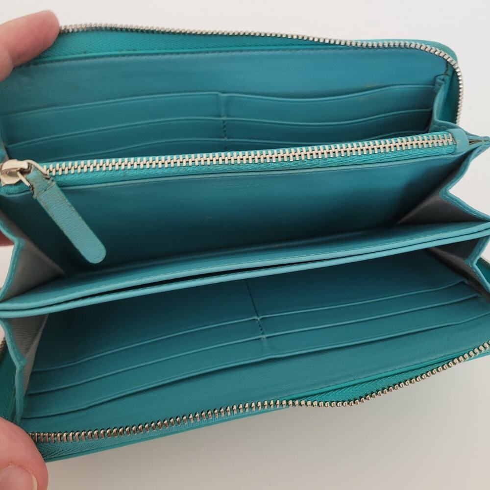 Tiffany & Co. Iconic Blue Leather Zip Around Wallet Clutch Organizer Authentic - Picture 5 of 14